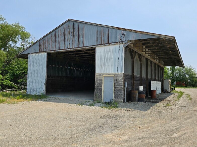 More Photos Of 808 W Walnut St, Fairbury Industrial For Sale