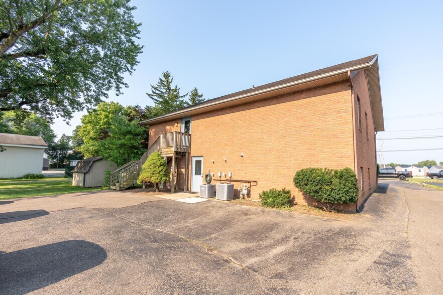 More Photos Of 4268 Erie Ave SW, Navarre Office Residential For Sale