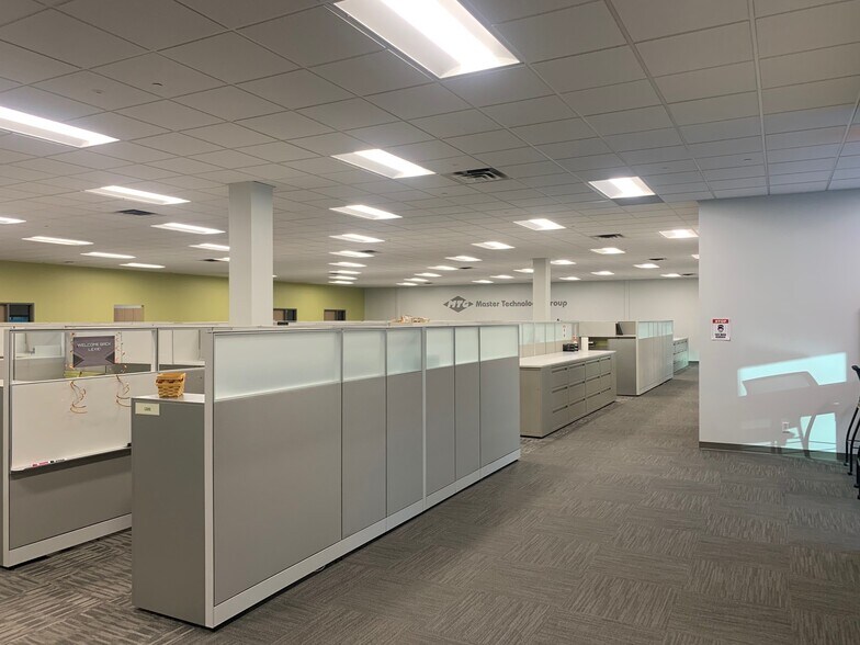 More Photos Of 7600-7650 Golden Triangle Dr, Eden Prairie Research And Development For Lease