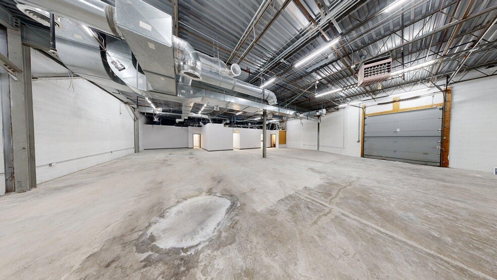 More Photos Of 271-285 E Helen Rd, Palatine Light Distribution For Sale