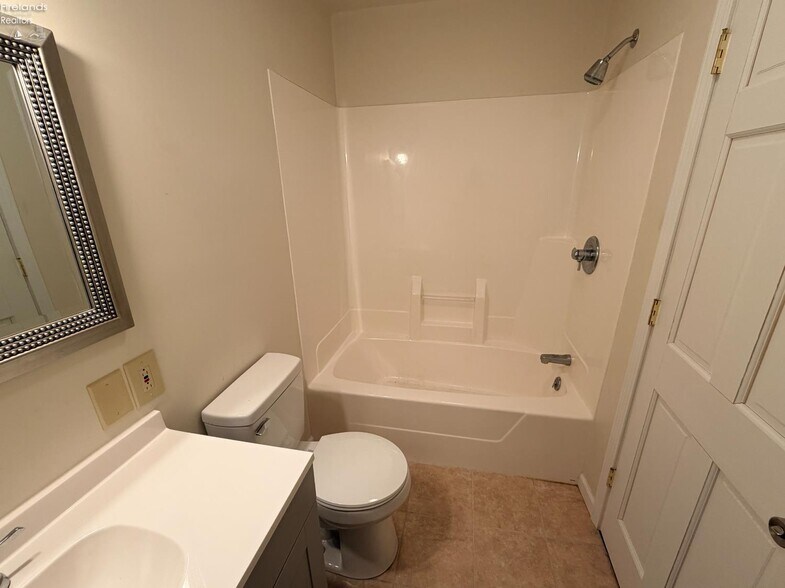 More Photos Of 110 Railroad St, Clyde Restaurant For Sale