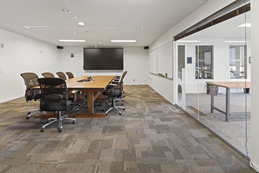 More Photos Of 4540 S Kelly Ave, Portland Office For Sale