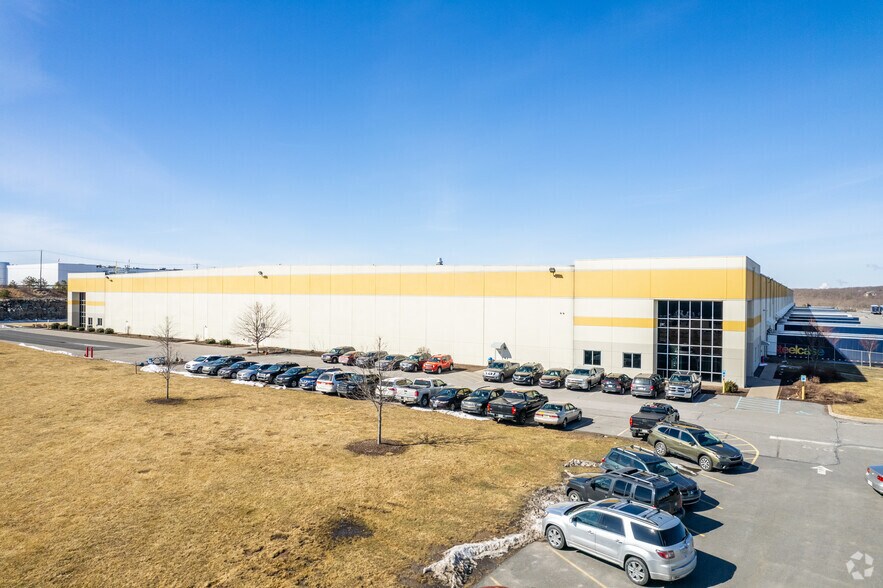 More Photos Of 68 Green Mountain Rd, Hazleton Warehouse For Lease