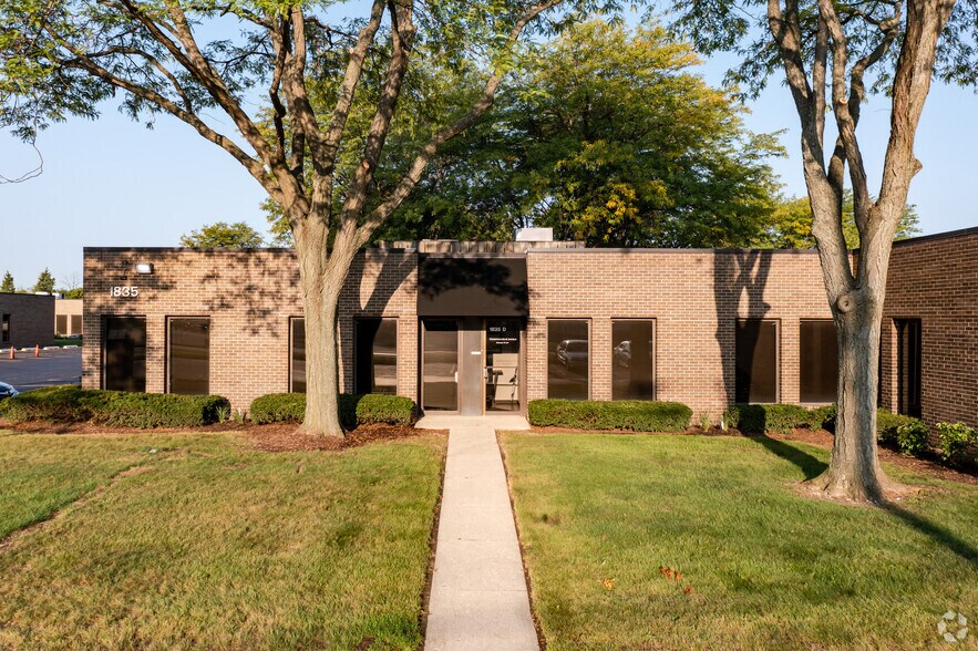 More Photos Of 1835 Rohlwing Rd, Rolling Meadows Unknown For Lease