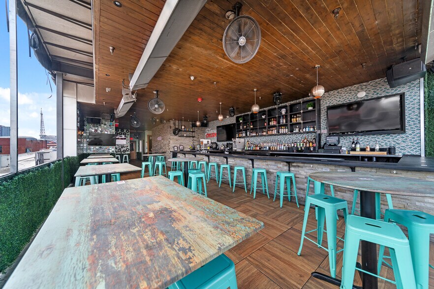 More Photos Of 110 2nd Ave N, Nashville Storefront For Sale