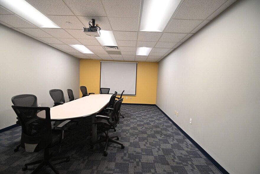 More Photos Of 1730 W North Ave, Milwaukee Medical For Sale