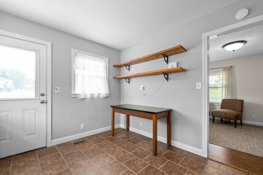 More Photos Of 1662 Golf Club Ln, Clarksville Office For Sale