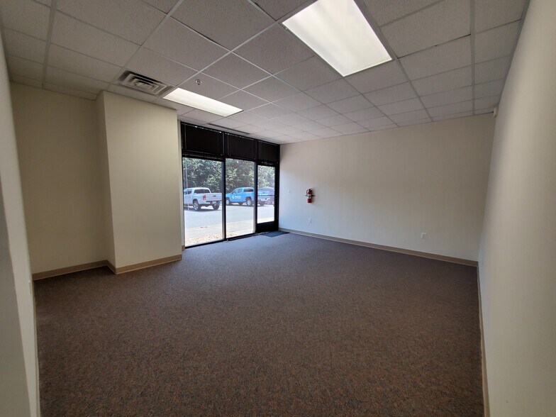 More Photos Of 3619 Richmond Hwy, Stafford Light Distribution For Lease