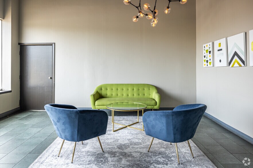 More Photos Of 2863-2867 S Kinnickinnic Ave, Milwaukee Apartments For Lease