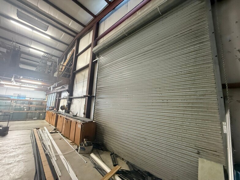 More Photos Of 1237 W Oaklawn Rd, Pleasanton Industrial For Lease