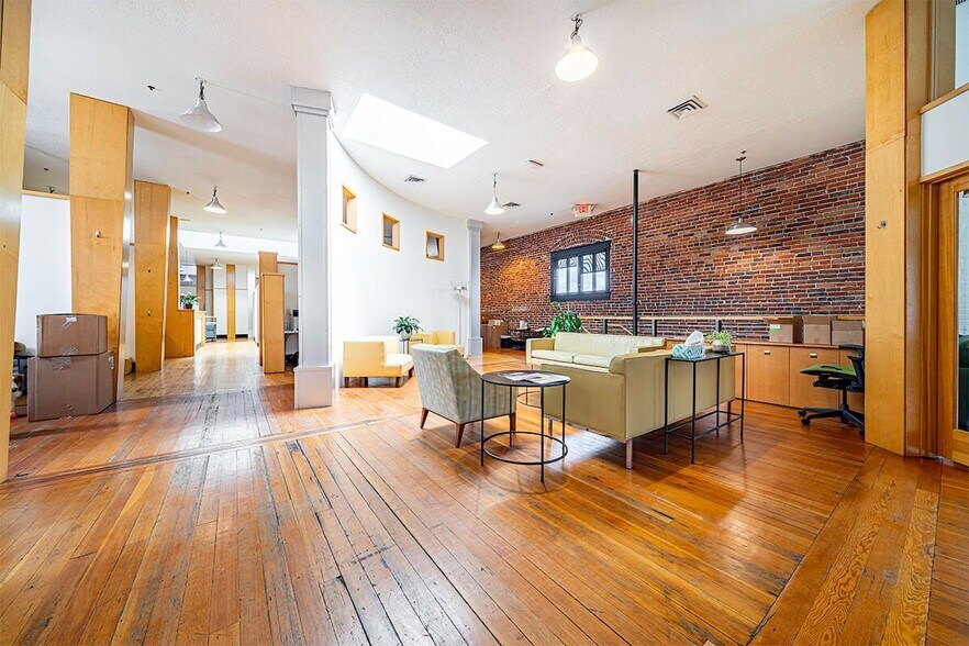 More Photos Of 139 E Main St, Ashland Office Residential For Lease