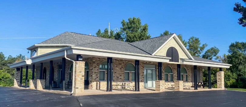 More Photos Of 560 Bay View Rd, Mukwonago Freestanding For Lease
