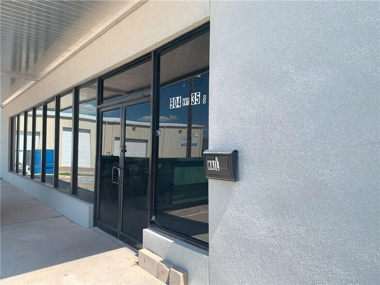 More Photos Of 904 Highway 35 S, Rockport Storefront Retail Office For Sale
