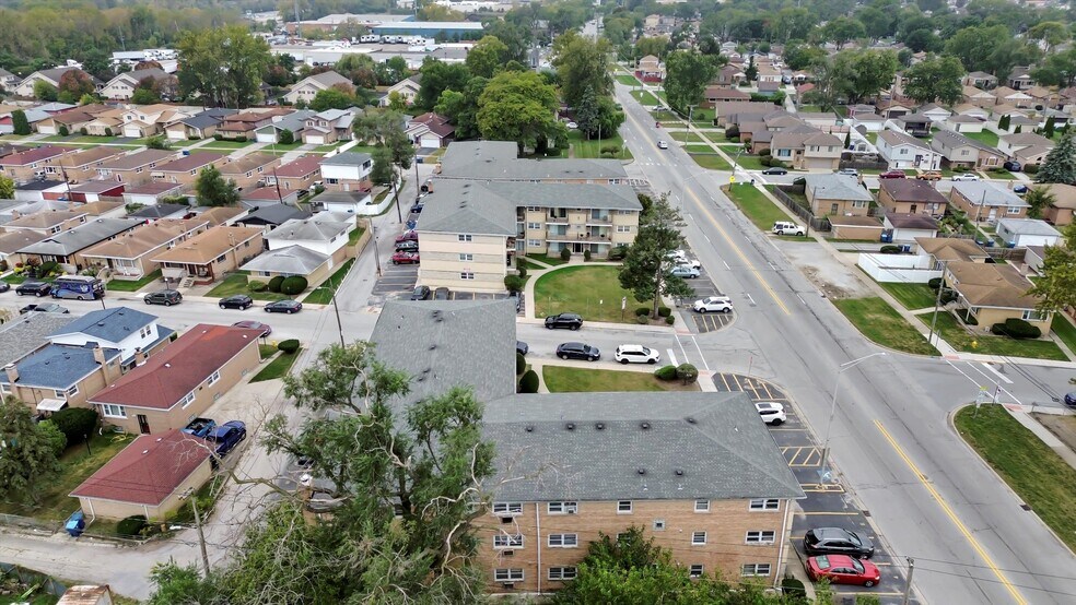 More Photos Of 1049 W Vermont Ave, Calumet Park Apartments For Sale