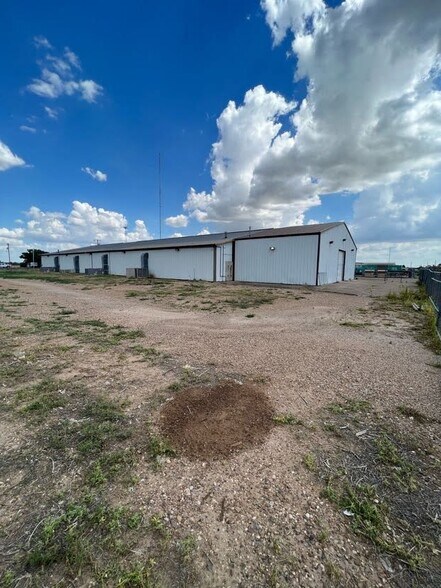 More Photos Of 1051 N Price Rd, Pampa Warehouse For Lease