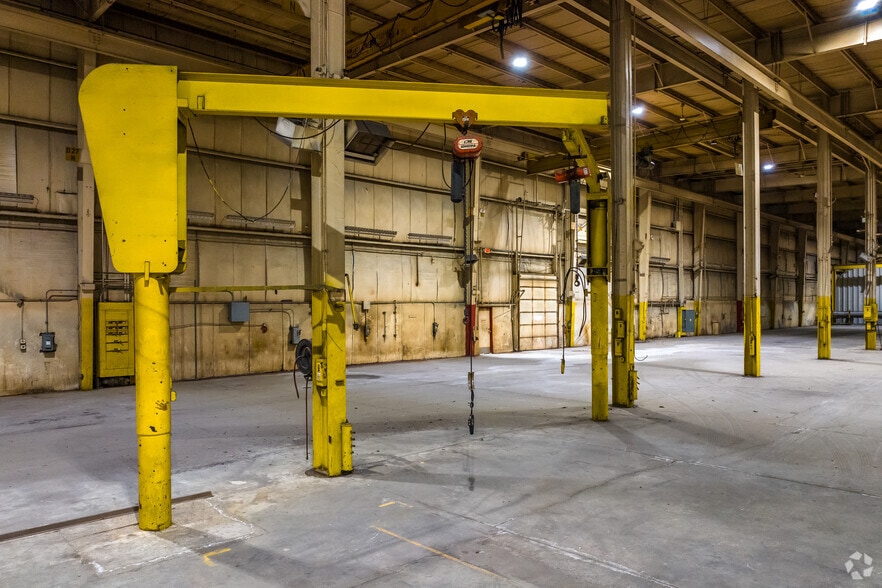 More Photos Of 7900 W Tower Ave, Milwaukee Manufacturing For Lease