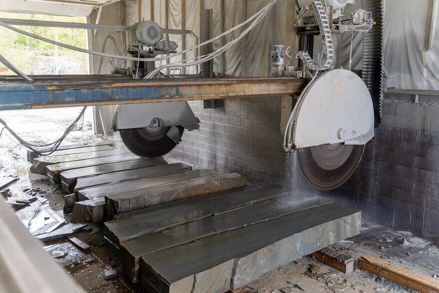 More Photos Of 407 Peck Hill Rd, New Milford Manufacturing For Sale