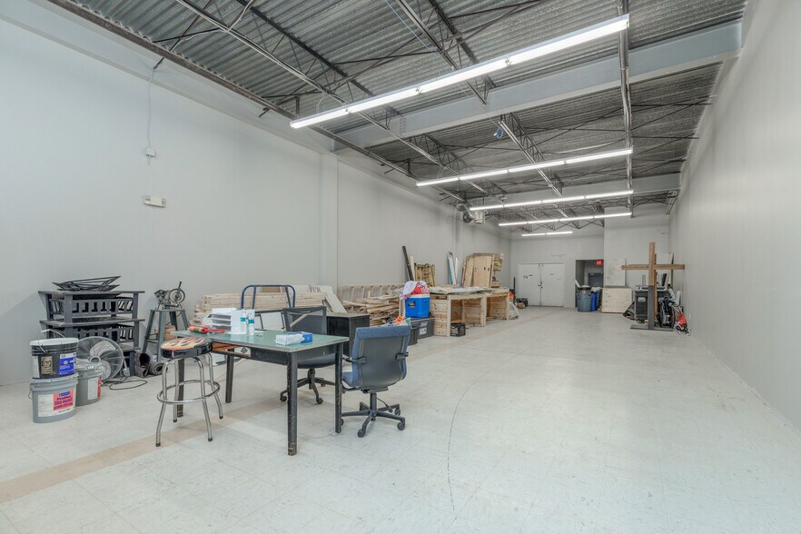 More Photos Of 2001-2085 Walton Rd, Saint Louis Flex For Sale