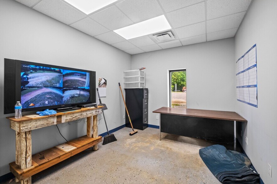 More Photos Of 23044 Honey Creek Rd, Sulphur Springs Distribution For Sale