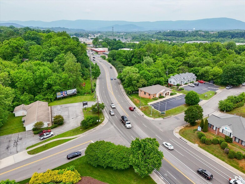 More Photos Of 4002 Brandon Ave SW, Roanoke General Retail For Sale