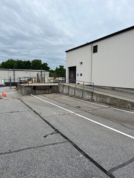 More Photos Of 114 Prosperity Dr, Piedmont Industrial For Lease