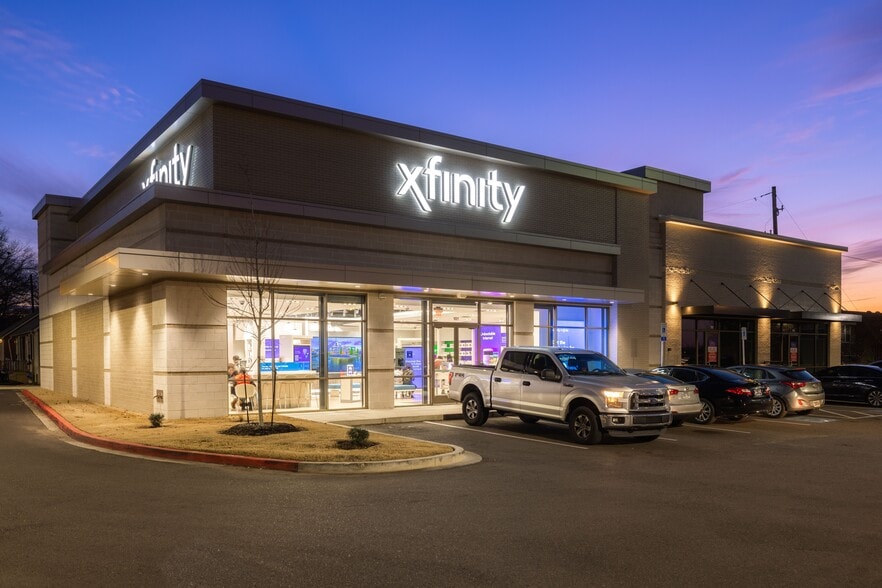 More Photos Of 2847 Poplar Ave, Memphis Storefront Retail Office For Lease