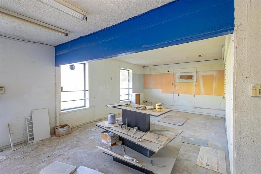 More Photos Of 1801 San Bernardo Ave, Laredo General Retail For Sale