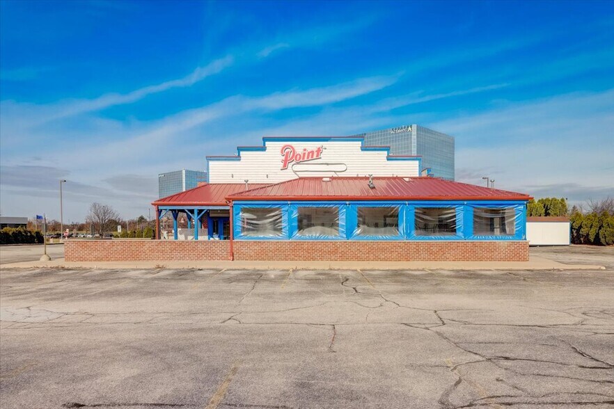 More Photos Of 10950 W Good Hope Rd, Milwaukee Restaurant For Sale