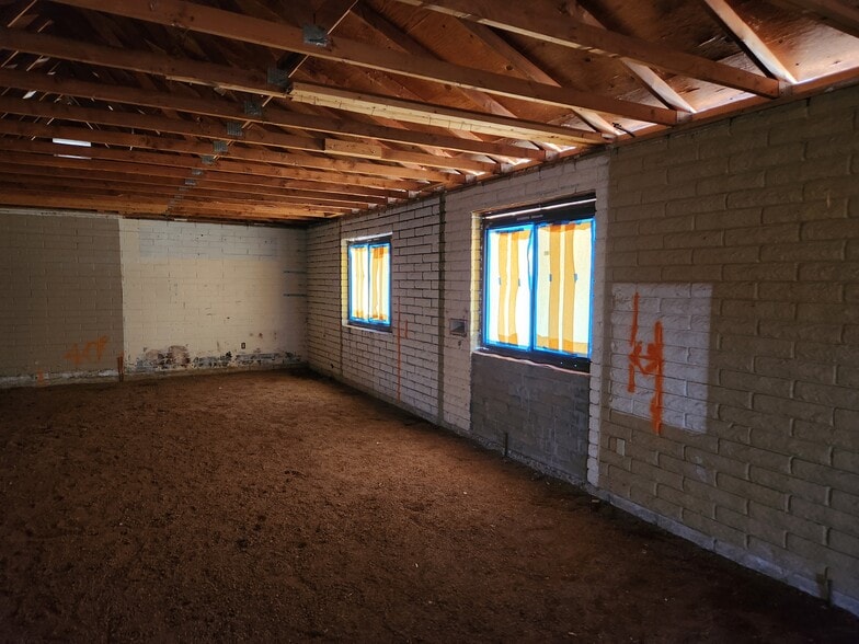 More Photos Of 704 S Meadow St, Payson Office For Sale