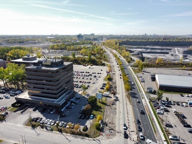 More Photos Of 1600A Boul Saint-Martin E, Laval Office Residential For Sale