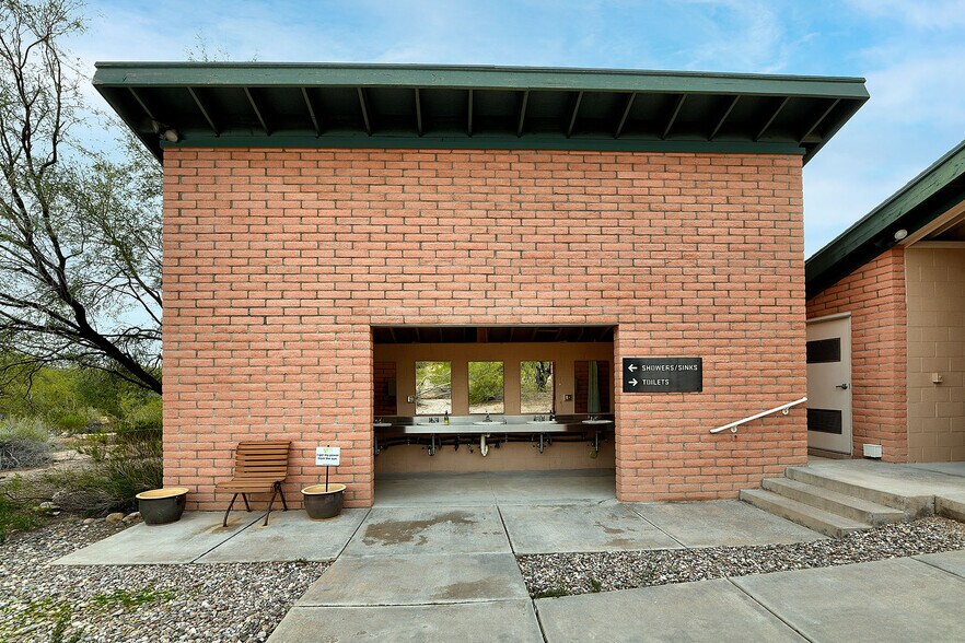 More Photos Of 2751 N Soldier Trl, Tucson Specialty For Sale