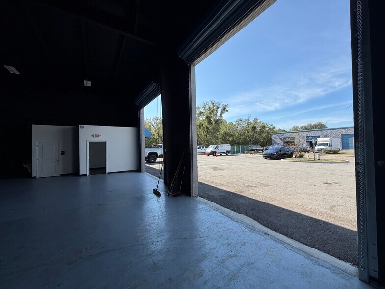 More Photos Of 1445 Hamlin Ave, Saint Cloud Light Distribution For Lease