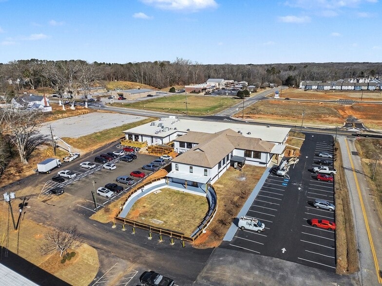 More Photos Of 3955 Highway 53, Hoschton Freestanding For Lease