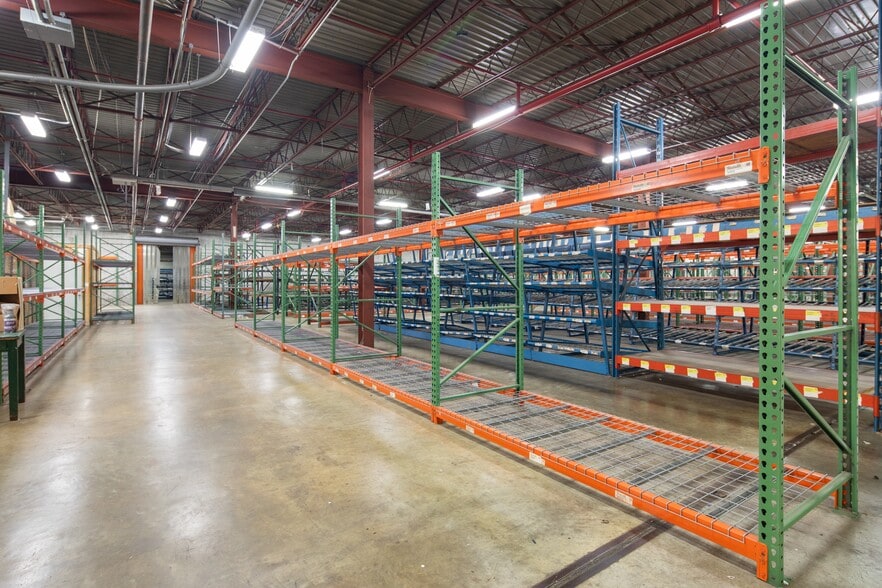 More Photos Of 5404 Virginia Beach Blvd, Virginia Beach Warehouse For Sale