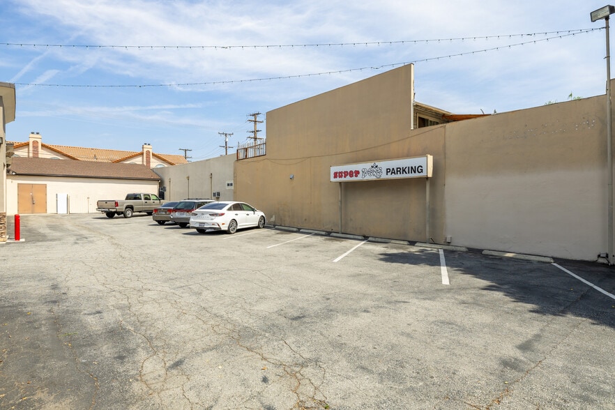 More Photos Of 9403 Las Tunas Dr, Temple City Freestanding For Sale