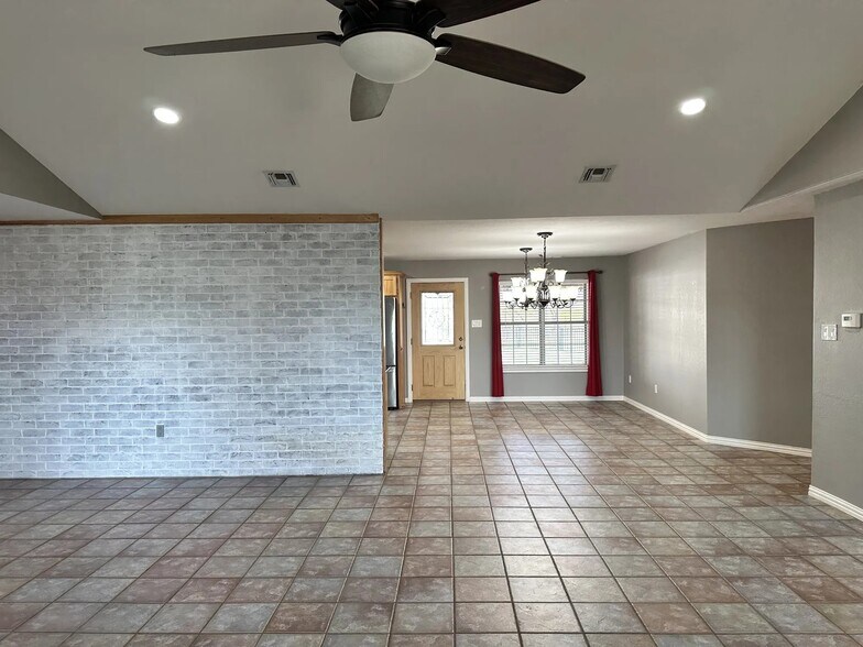 More Photos Of 1782 Key Ln, Abilene Office For Lease