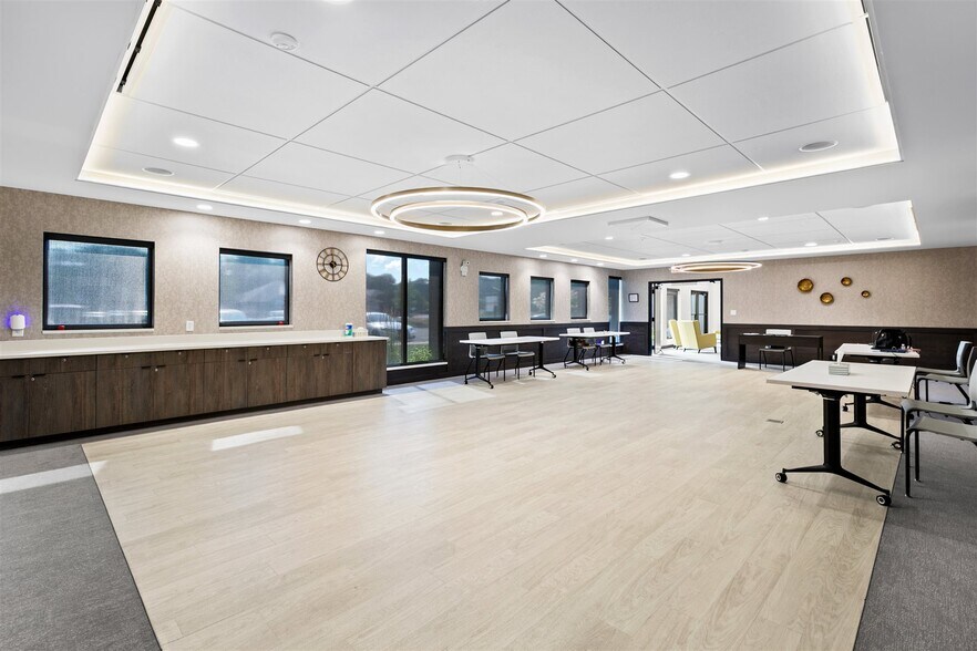 More Photos Of 2056 Woodlane Dr, Woodbury Medical For Sale
