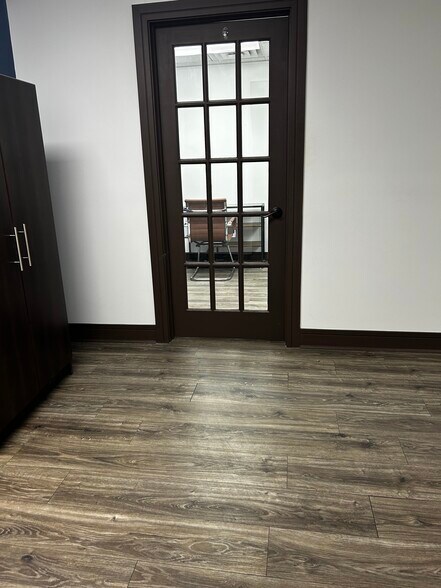 More Photos Of 4042-4044 N Elston Ave, Chicago Storefront Retail Office For Lease