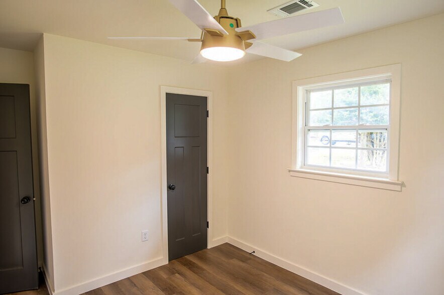 More Photos Of 1733 Main Rd, Johns Island Office For Sale