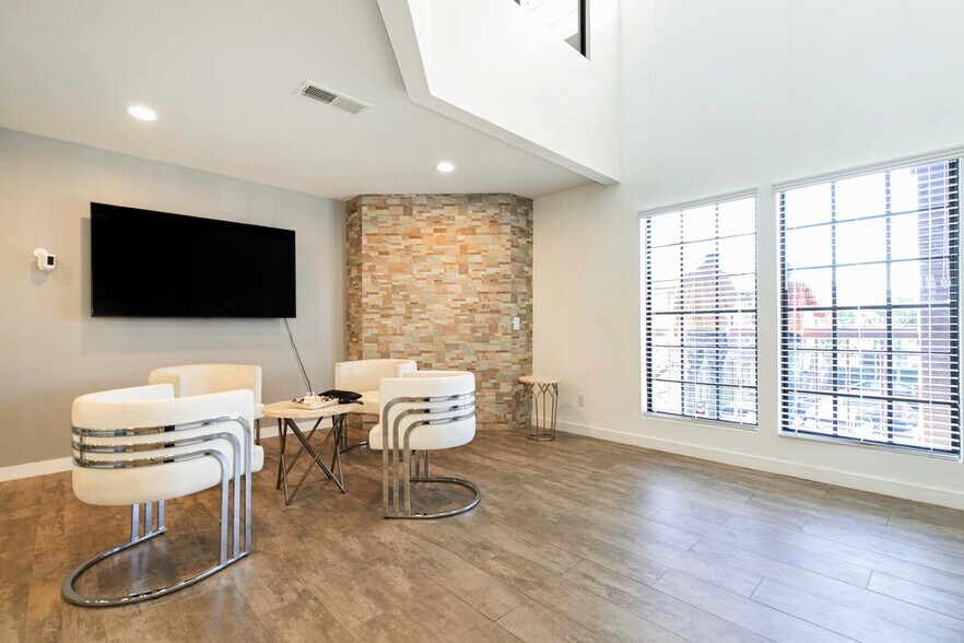 More Photos Of 207 W Alameda Ave, Burbank Office For Sale