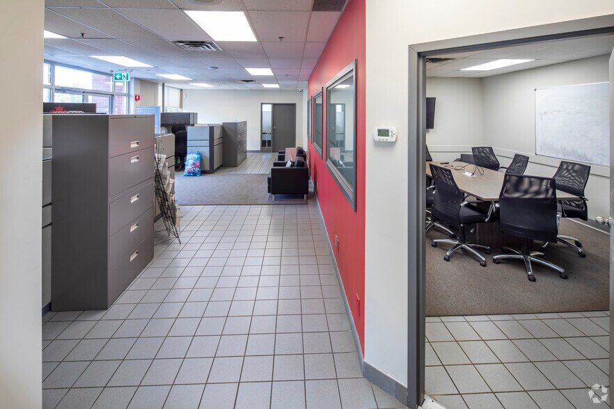 More Photos Of 6950 Tomken Rd, Mississauga Truck Terminal For Sale