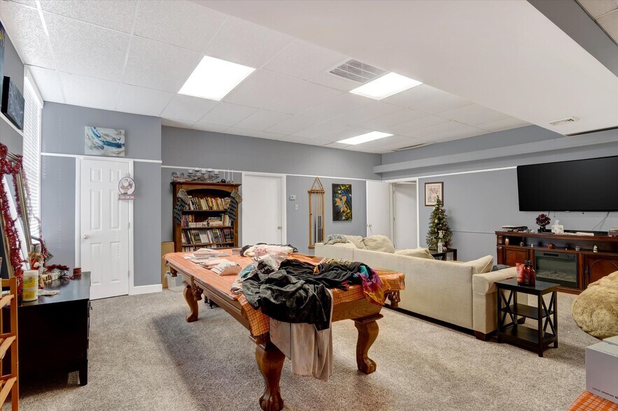 More Photos Of 1638 E Market St, York Flex For Sale