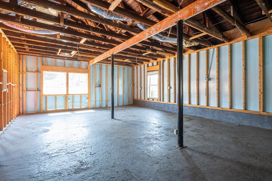 More Photos Of 2303 E Main St, Lincolnton Office For Sale