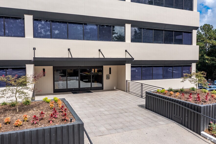 More Photos Of 2751 Buford Hwy NE, Atlanta Office For Lease
