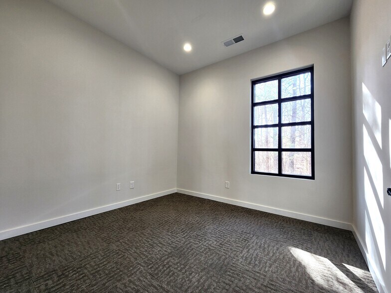 More Photos Of 6110 McFarland Station Dr, Alpharetta Medical For Lease