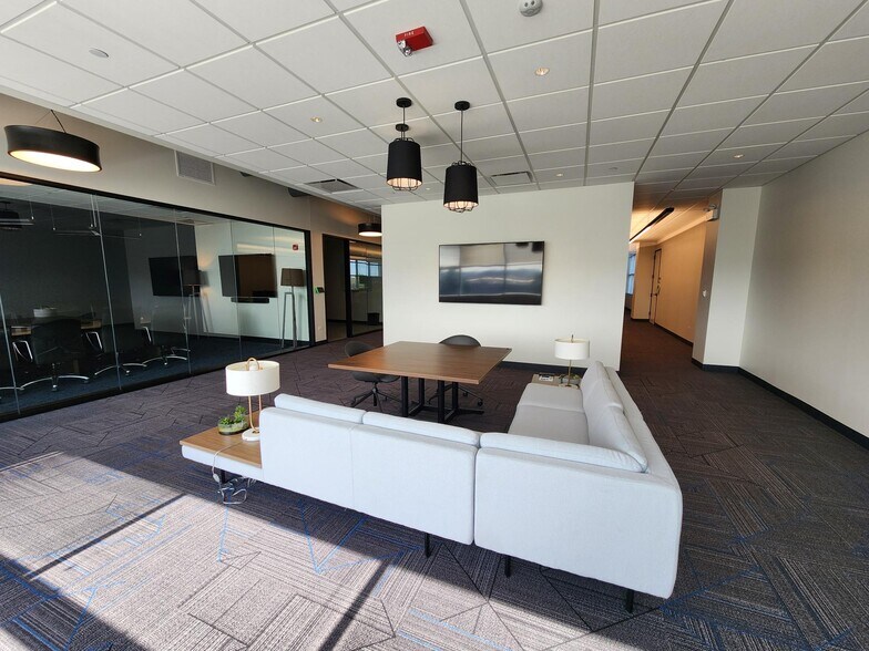 More Photos Of 750 N Commons Dr, Aurora Flex For Sale