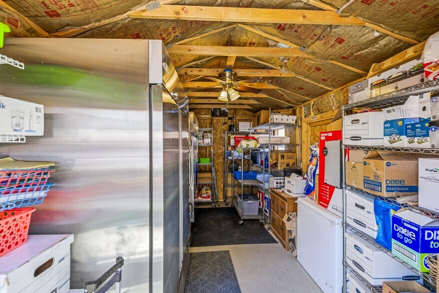 More Photos Of 1047 N 1st St, Montrose Office For Sale