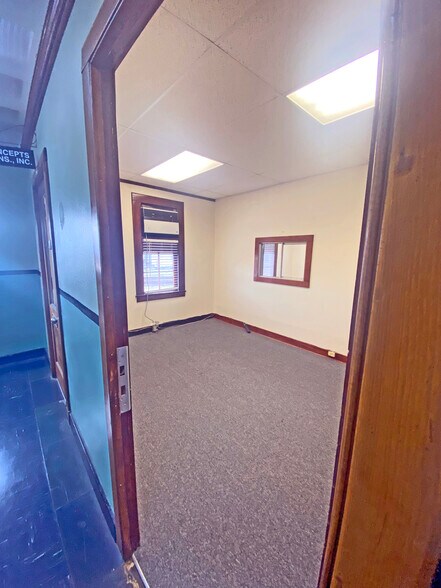 More Photos Of 1731 S San Marcos, San Antonio Unknown For Lease