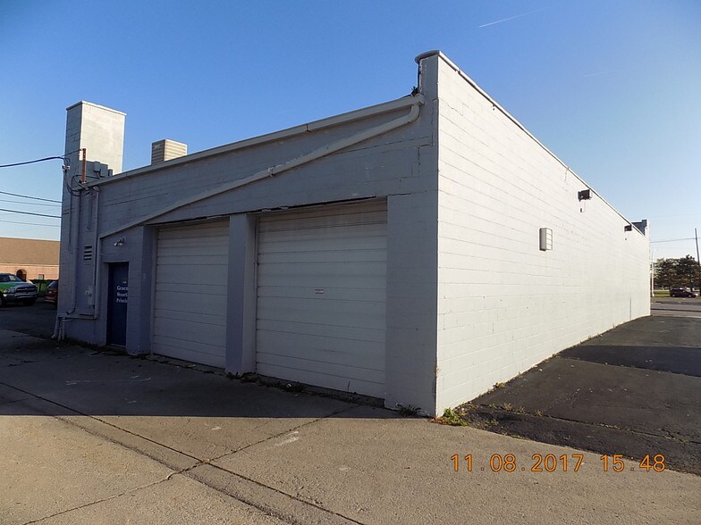 More Photos Of 18145 E 8 Mile Rd, Eastpointe Light Distribution For Sale