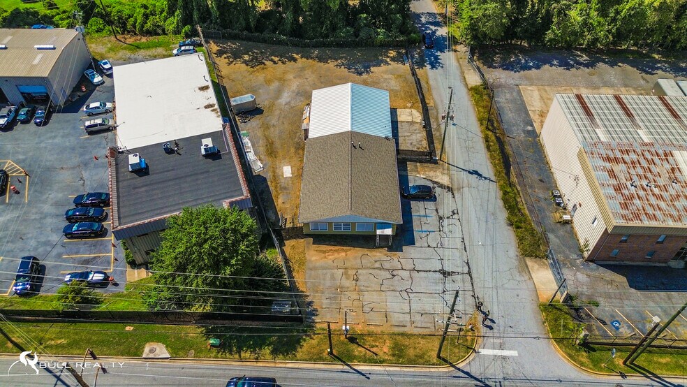 More Photos Of 1464 Willingham Dr, East Point Light Distribution For Sale